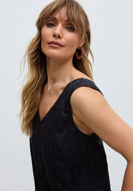 Black full-length, low-waist midi dress The midi dress is the epitome of elegance and sophistication