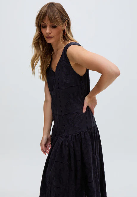 Black full-length, low-waist midi dress The midi dress is the epitome of elegance and sophistication