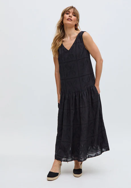 Black full-length, low-waist midi dress The midi dress is the epitome of elegance and sophistication